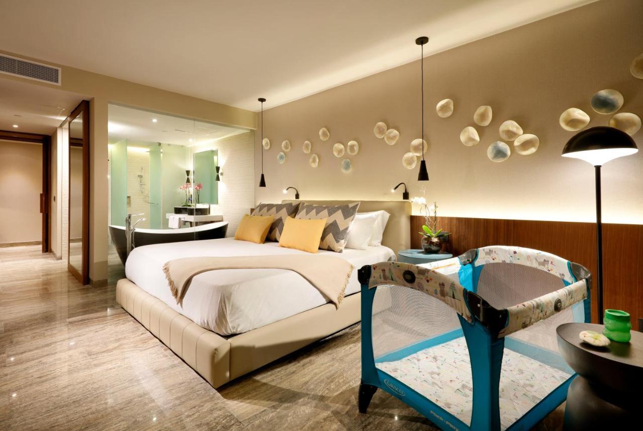 Family Selection At Grand Palladium Select Costa Mujeres Cancún Extérieur photo